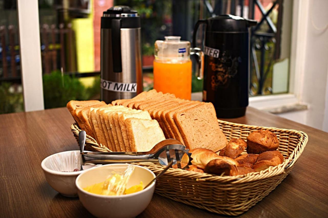 Hotel Osho Home Katmandu Kültér fotó